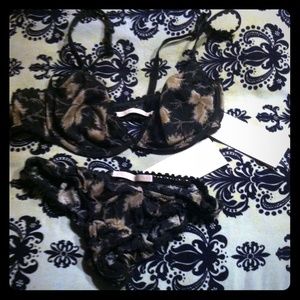 Stella McCartney Nina Posing Leaf Print Bra set