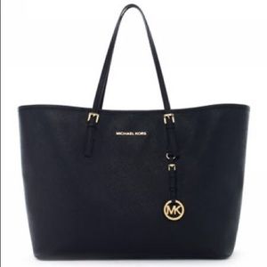 Michael Kors black jet set tote✈️