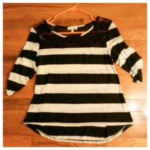 Quarter length striped shirt with lace