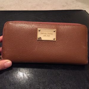 Used authentic Michael Kors wallet