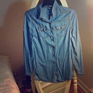 Super cute chambray shirt