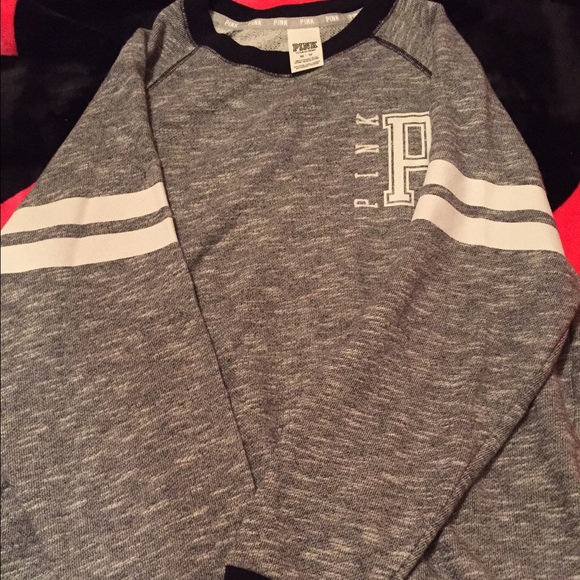 BNWT vs pink crew!