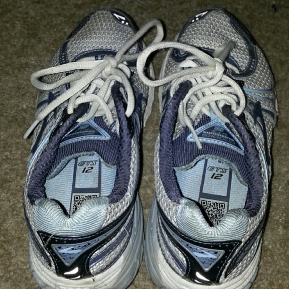 Brooks GTS 12 sneakers