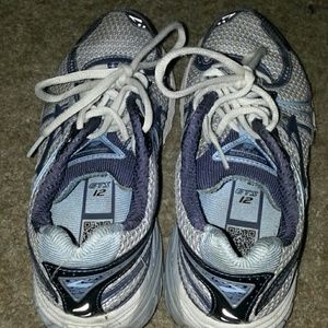 Brooks GTS 12 sneakers