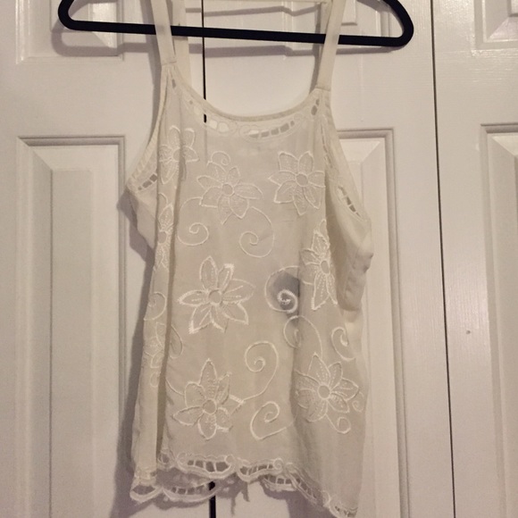 White sheer, scalloped tank w/ floral pattern, L