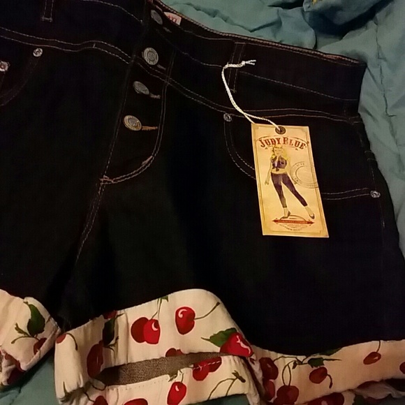 BUNDLE -cherry shorts & ashley top