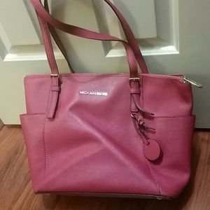Micheal Kors purse