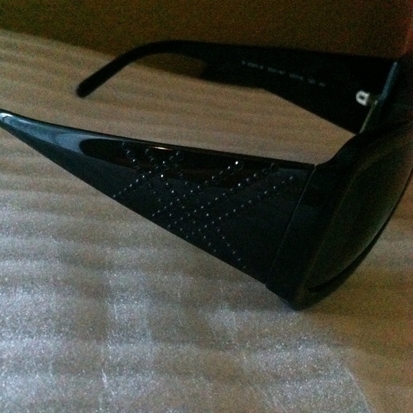 💥Host Pick 💥On sale -New Burberry Sunglasses - Picture 2 of 4