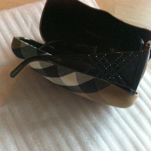 💥Host Pick 💥On sale -New Burberry Sunglasses - Picture 4 of 4