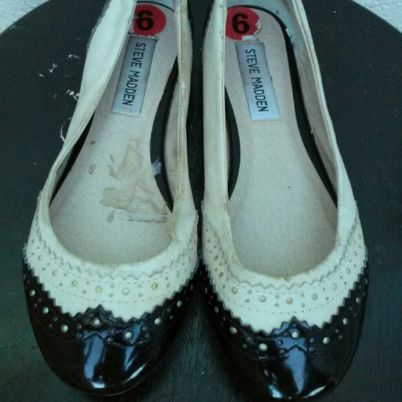 Cute Wingtip Black and White Flats