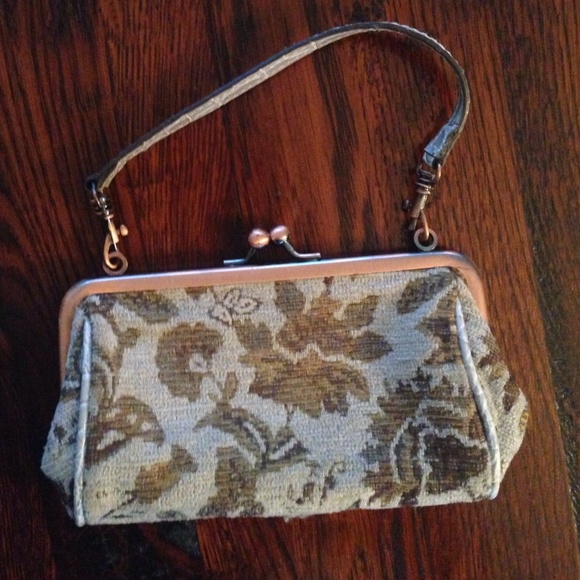 Guess patterned clutch - Picture 2 of 3