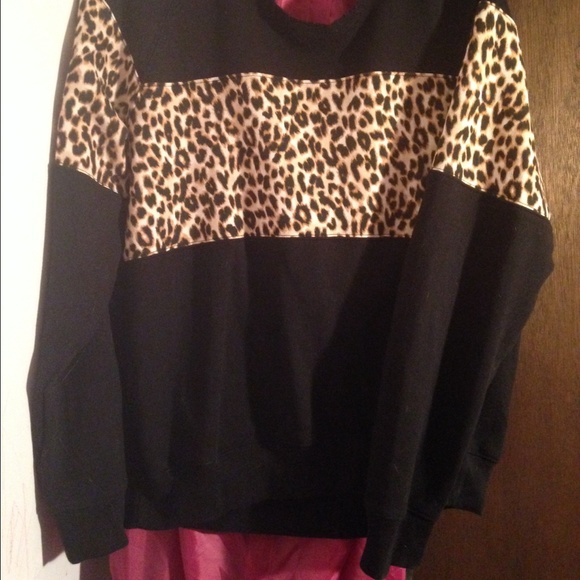 SOLD!!! Nwot VS lepard bling crew HTF!! - Picture 3 of 4