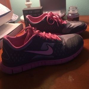 Nike free runs 4.0 women's size 9