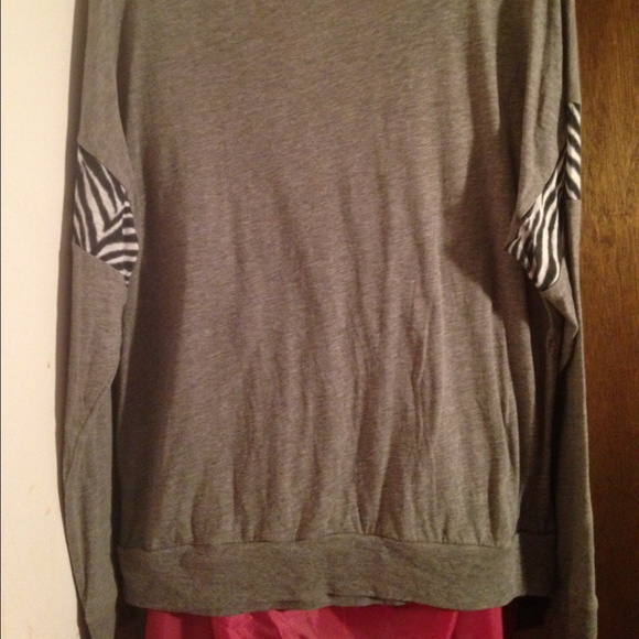 SOLD on MERC NWT VS long sleeve zebra shirt - Picture 3 of 3