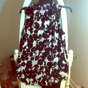 Dressy sleeveless maternity top