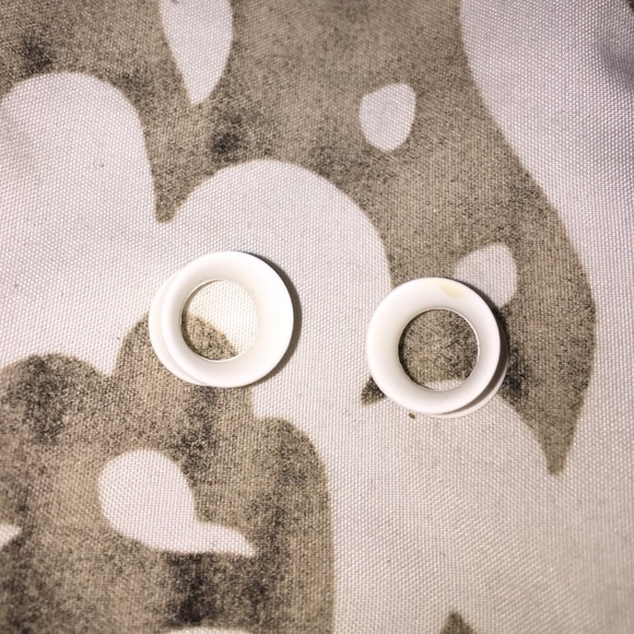 White silicone 00g tunnels