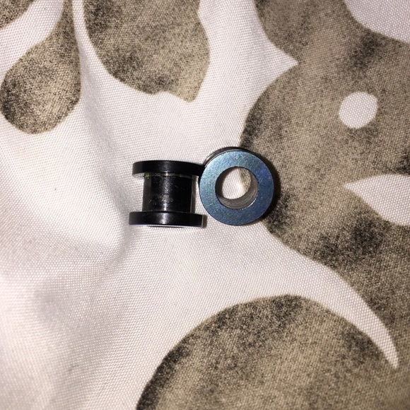 0g screw on tunnels