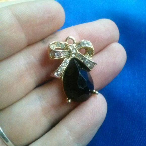 CRYSTAL BOW PENDANT