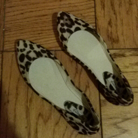 FLAT POINT TOE LEOPARD SHOE