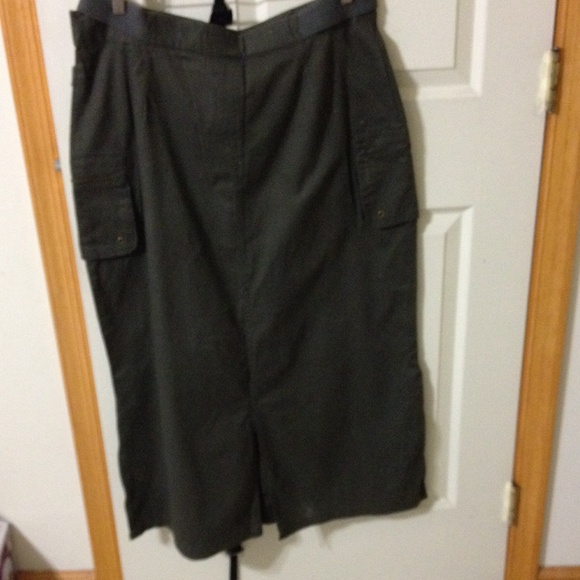 Army green long skirt - Picture 2 of 4