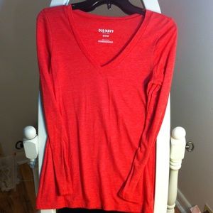 V-neck long sleeve shirt