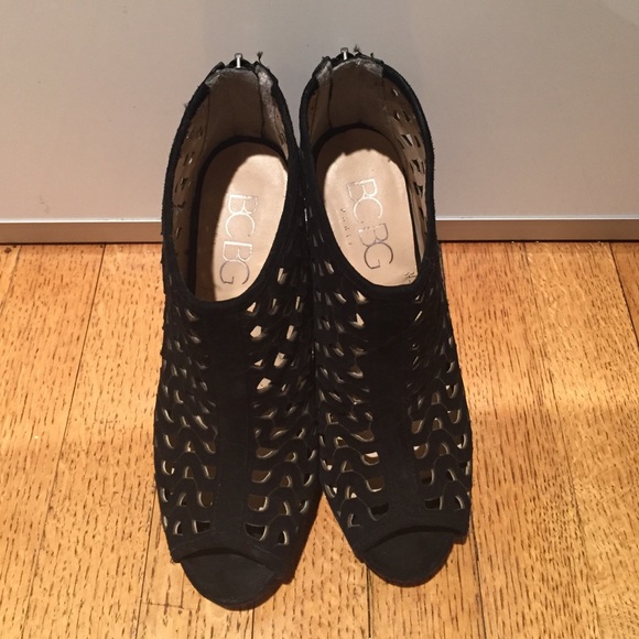 BGBC Black lattice cut peep toe bootie - Picture 3 of 4