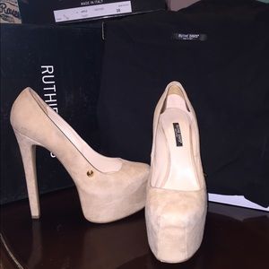 🔥MUST GO🔥Ruthie Davis Pumps