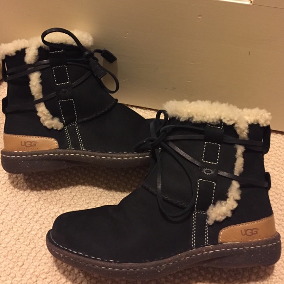 SPECIAL SALE Never even worn ankle boots UGGs