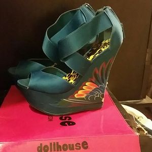Dollhouse wedges