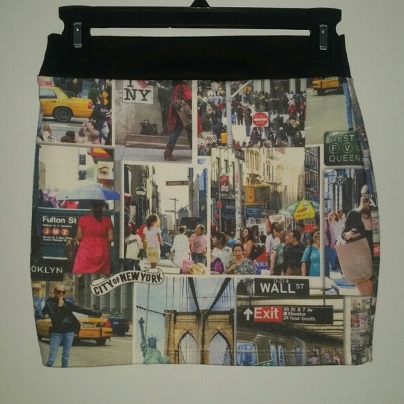 SOLD IN BUNDLE-New York Graphic Mini Bodycon Skirt - Picture 3 of 4