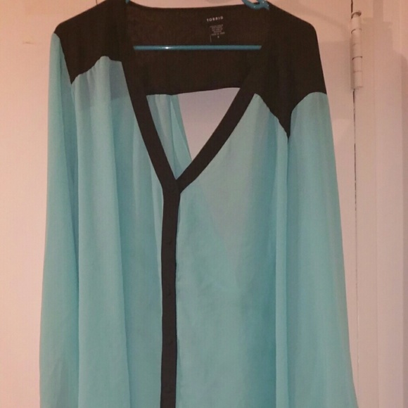 Torrid Flowy Dress Shirt !!