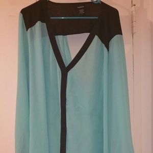 Torrid Flowy Dress Shirt !!