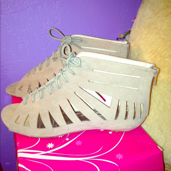 Nude cut out sandels !