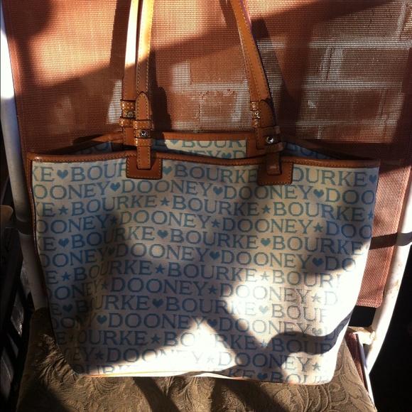 Dooney &Bourke Tote Bag Spring/Summer. - Picture 2 of 4