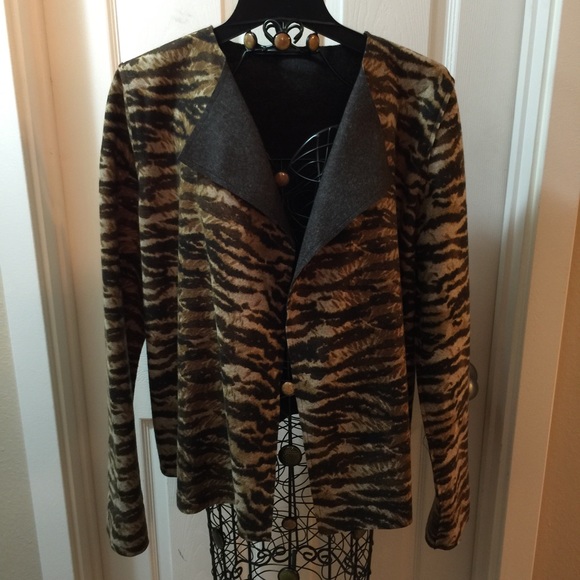 NEW 😊 more pictures of reversible 🍹jacket