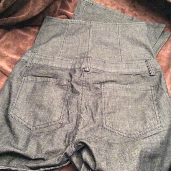 High waisted jeans. Long - Picture 3 of 4