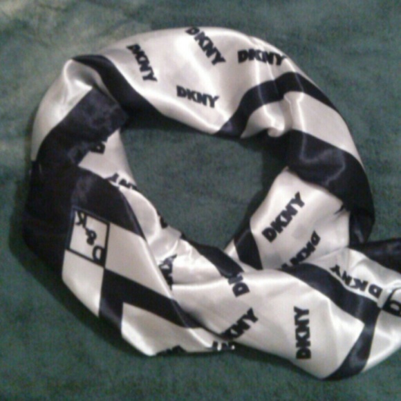 🆕 DKNY Scarf 🌺