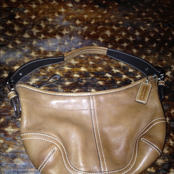 Small coach shoulder bag. authentic