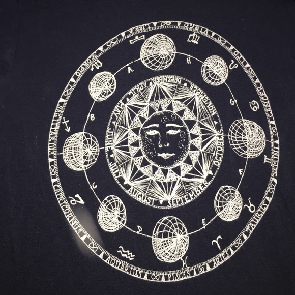 Brandy Melville horoscope graphic tee - Picture 2 of 3