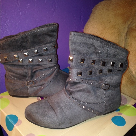 Cute grey studded booties❗️