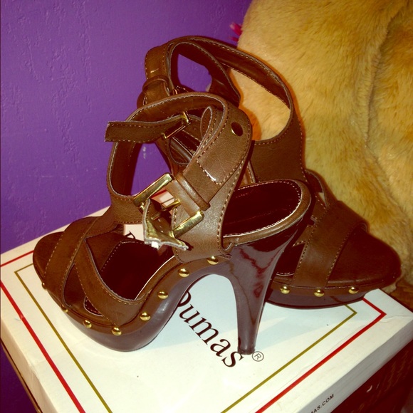 Beautiful brown wooden style heels !
