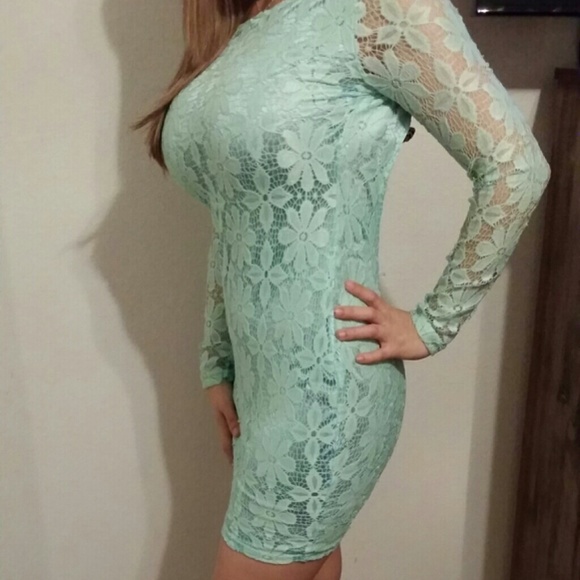 Boutique open back lacy Dress - Picture 2 of 2