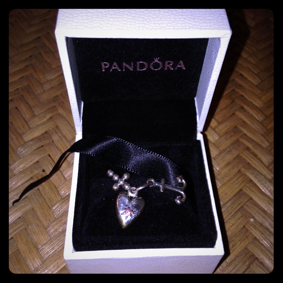 AUTHENTIC PANDORA necklace charm !