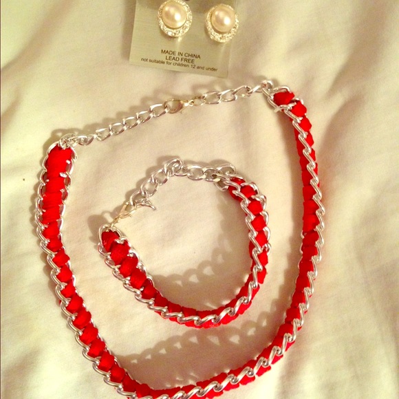 Earrings, necklace w/ matching bracelet set❗️