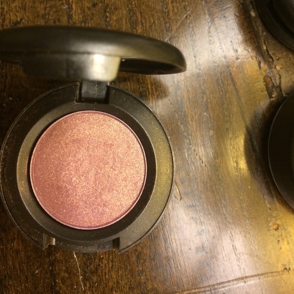 Mac trax eyeshadow swatched