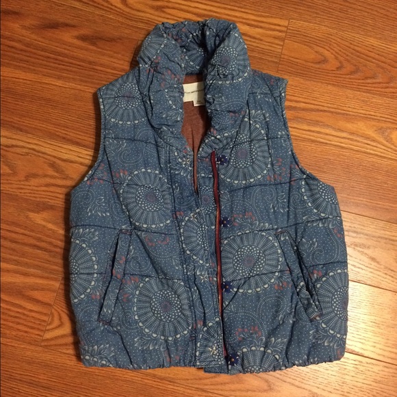Puffy patterned vest