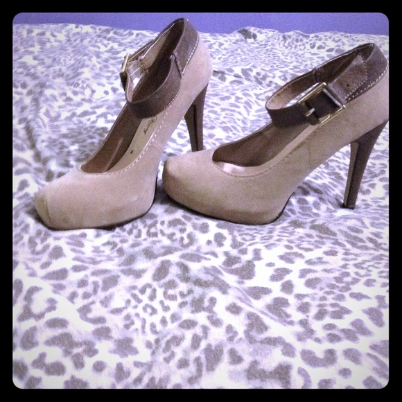 Tan/ Nude ankle strap heels