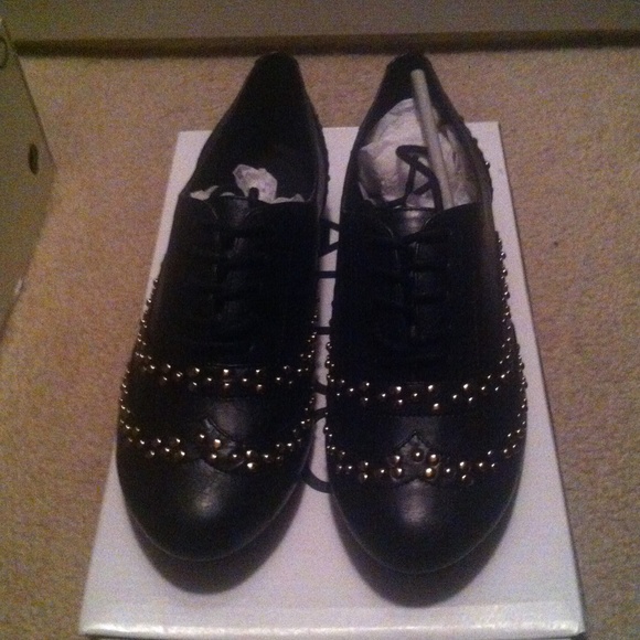 Shoes - Picture 1 of 4