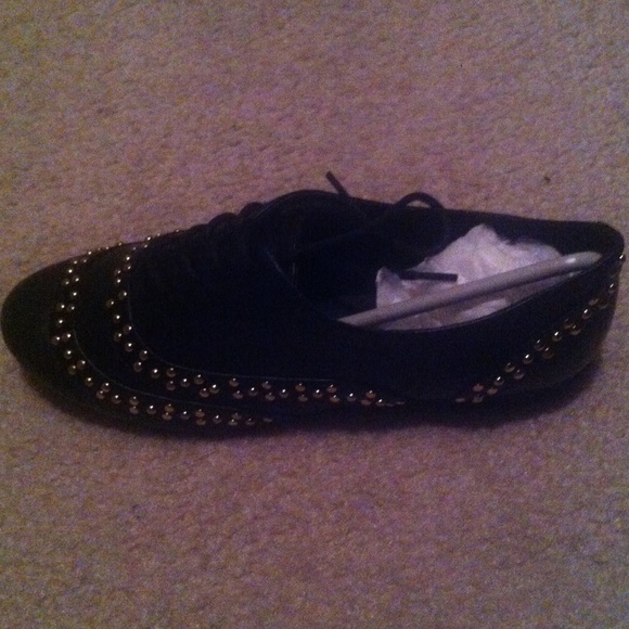 Shoes - Picture 2 of 4