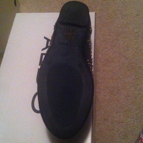 Shoes - Picture 3 of 4